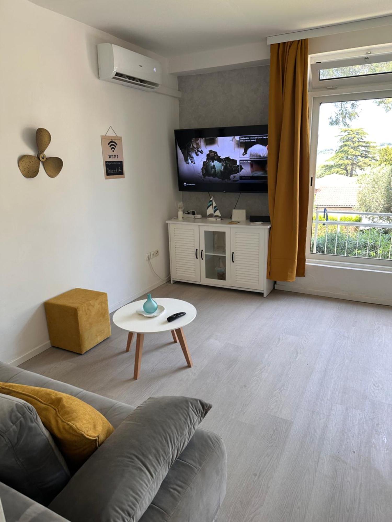 Beach Apartment - 50M From The Beach With Free Parking Биоград-на-Мору Экстерьер фото